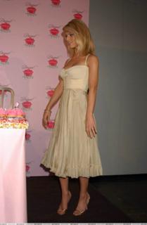 Jessica Simpson feet photo thumbnail