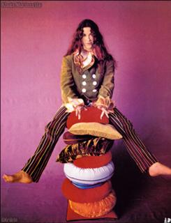 Alanis Morissette feet photo 5