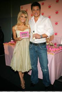 Jessica Simpson feet photo thumbnail