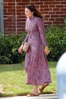Mandy Moore feet photo thumbnail