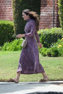 Mandy Moore feet photo thumbnail