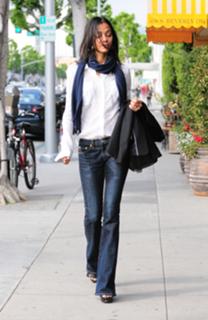 Zoe Saldana feet photo thumbnail