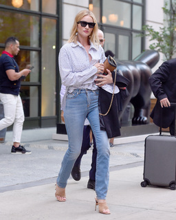 Rosie Huntington-Whiteley feet photo thumbnail