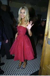 Jessica Simpson feet photo thumbnail