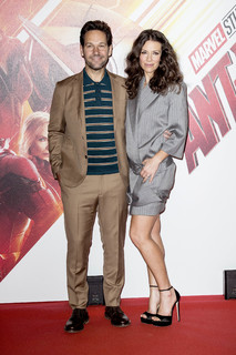 Evangeline Lilly feet photo thumbnail