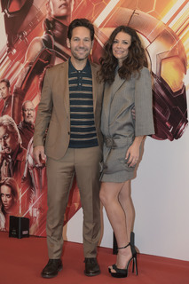 Evangeline Lilly feet photo thumbnail