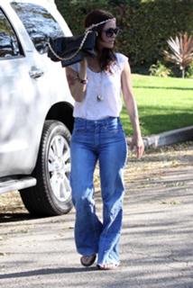 Rachel Bilson feet photo thumbnail