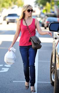 Reese Witherspoon feet photo thumbnail