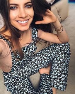 Xenia Tchoumitcheva feet photo thumbnail