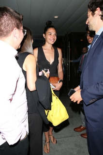 Gal Gadot feet photo thumbnail