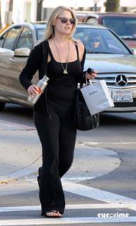 Ali Larter feet photo thumbnail