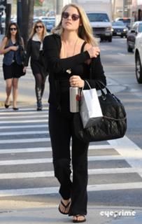 Ali Larter feet photo thumbnail