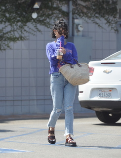 Vanessa Hudgens feet photo thumbnail