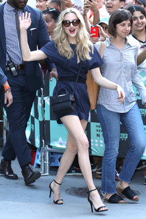 Amanda Seyfried feet photo thumbnail