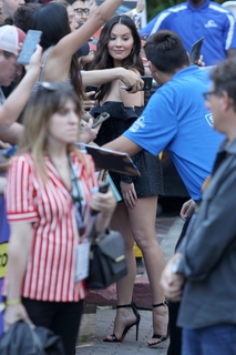 Olivia Munn feet photo thumbnail