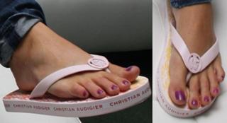Aimee Teegarden feet photo thumbnail