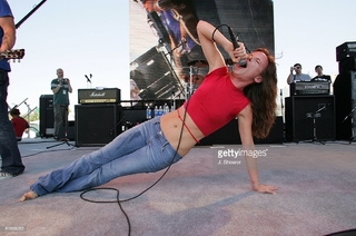 Juliette Lewis feet photo thumbnail