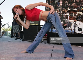 Juliette Lewis feet photo thumbnail