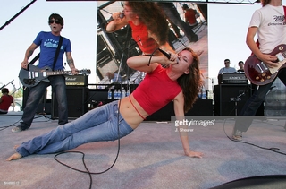 Juliette Lewis feet photo thumbnail
