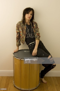 Juliette Lewis feet photo thumbnail