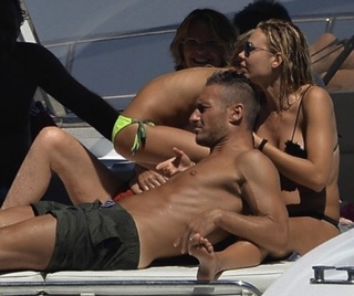 Ilary Blasi feet photo thumbnail