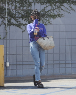 Vanessa Hudgens feet photo thumbnail