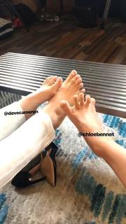 Dove Cameron feet photo thumbnail
