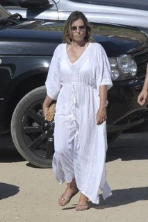 Elizabeth Hurley feet photo thumbnail