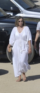 Elizabeth Hurley feet photo thumbnail