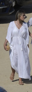 Elizabeth Hurley feet photo thumbnail