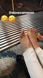 Dove Cameron feet photo thumbnail