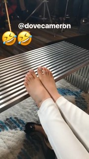 Dove Cameron feet photo thumbnail