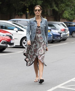 Melanie Sykes feet photo thumbnail