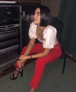 Dua Lipa feet photo thumbnail