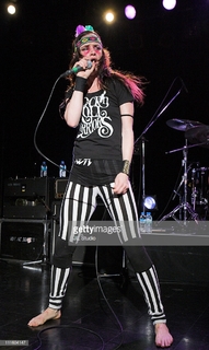 Juliette Lewis feet photo thumbnail