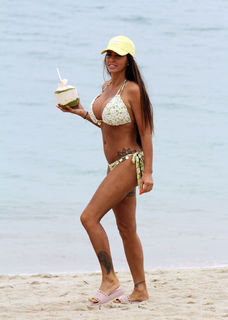Katie Price feet photo thumbnail