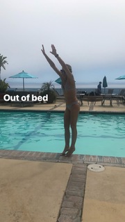 Selma Blair feet photo thumbnail