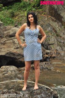 Taapsee Pannu feet photo thumbnail