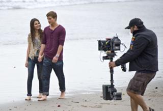 Victoria Justice feet photo thumbnail