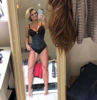 Kerry Katona feet photo thumbnail