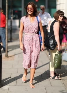Melanie Sykes feet photo thumbnail