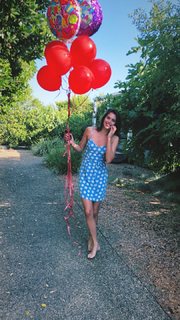 Sara Sampaio feet photo thumbnail