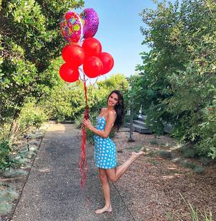Sara Sampaio feet photo thumbnail