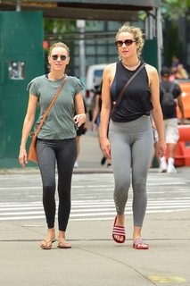 Naomi Watts feet photo thumbnail