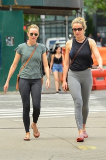 Naomi Watts feet photo thumbnail