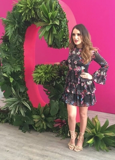 Dulce María feet photo thumbnail
