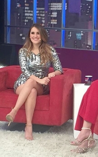 Dulce María feet photo thumbnail