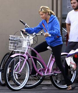 Ashley Tisdale feet photo thumbnail