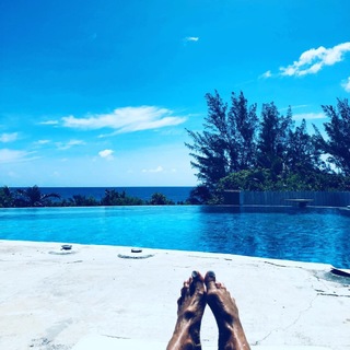 Elle Macpherson feet photo thumbnail