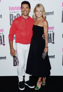 Kelly Ripa feet photo thumbnail